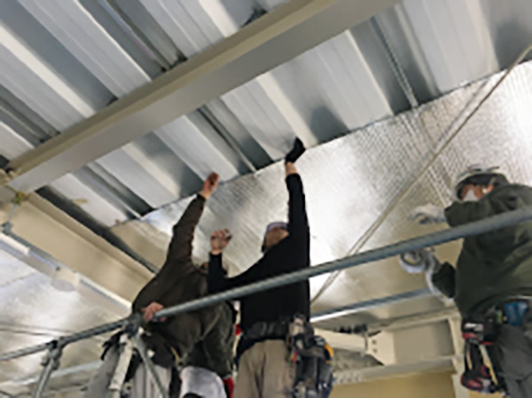 折板屋根下施工